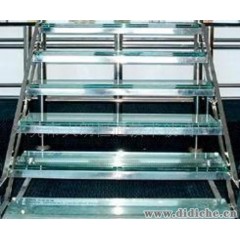 供应夹层玻璃(此图为楼梯实物)，可定制各类型建筑需求的弯型玻璃